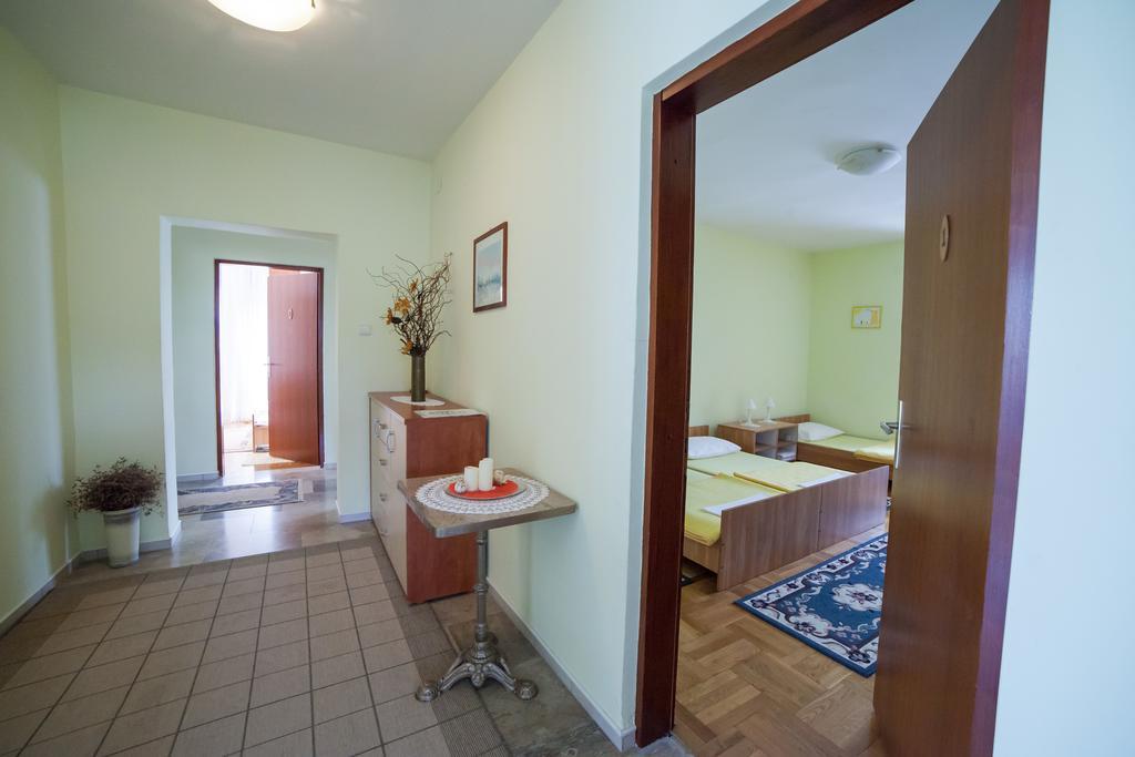 Guest House Hodak Rakovica Extérieur photo