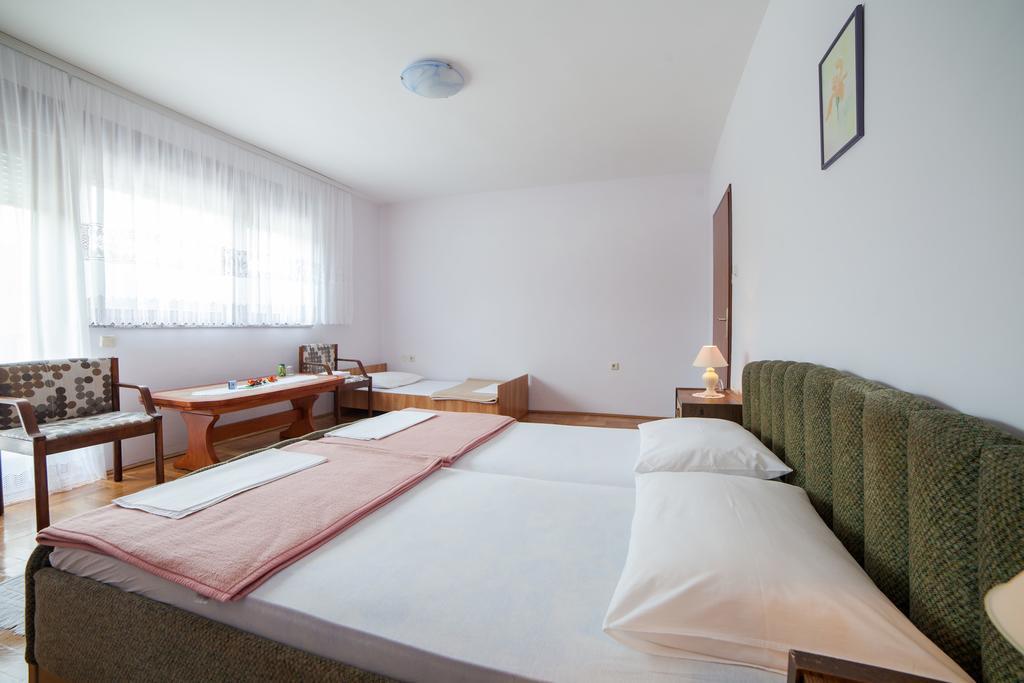 Guest House Hodak Rakovica Extérieur photo