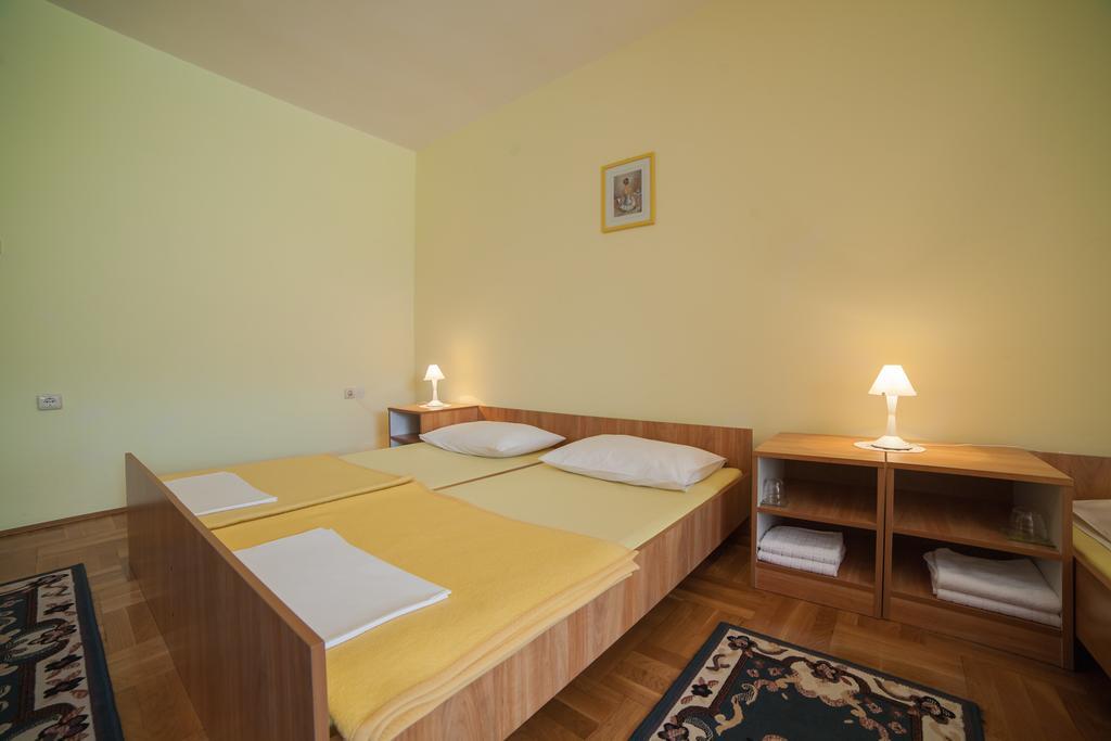 Guest House Hodak Rakovica Extérieur photo